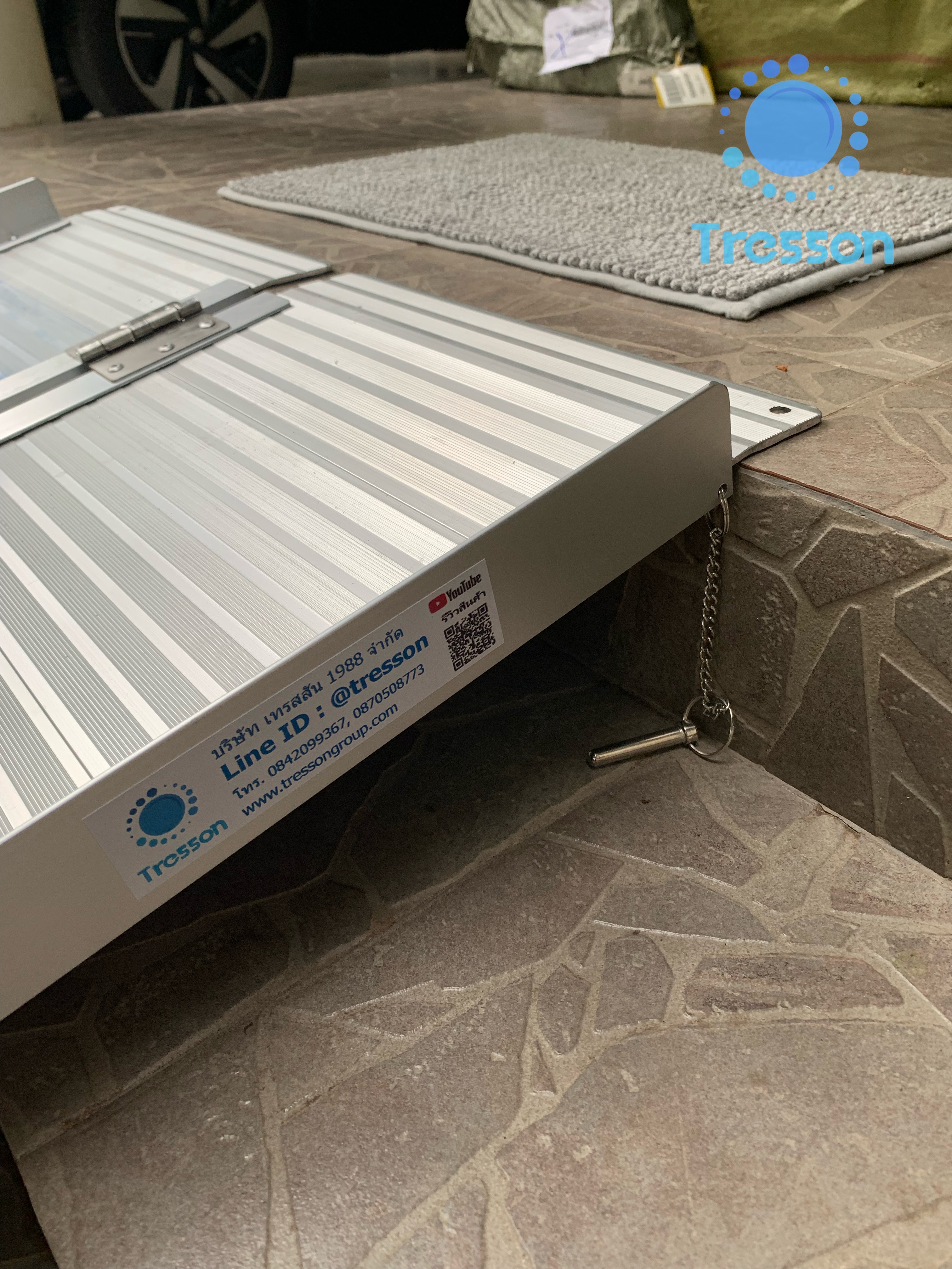 ทางลาดรถเข็นอลูมิเนียม รุ่นประหยัด ยาว 6ฟุต กว้าง73ซม.นน.15.6kg พกพา พับได้ ใช้ได้กับความสูงถึง50ซม.รับนน.275 kg