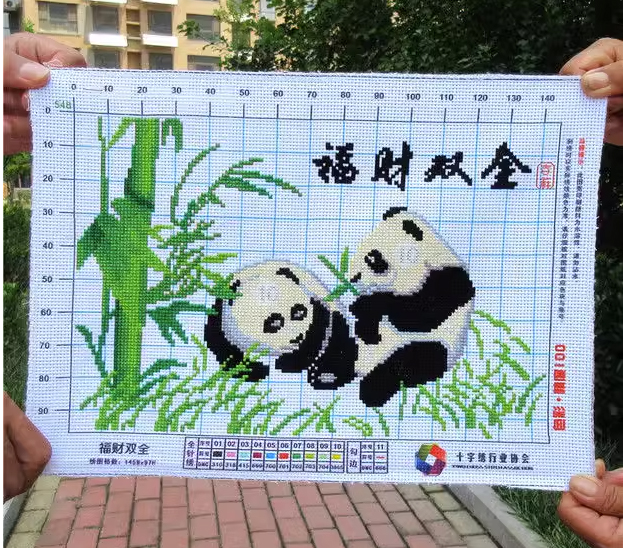panda-1011 *พร้อมส่ง* ชุดปักครอสติช ลายคู่แพนด้า (ผ้า 11CTพิมพ์ลาย ปัก 3 เส้นเล็ก) ขนาด 38*28 ซม.ผ้าครอสติช 11CTพิมพ์ลายปักบนผ้า ไหมคอตตอน 11 สี ผังลาย เข็ม