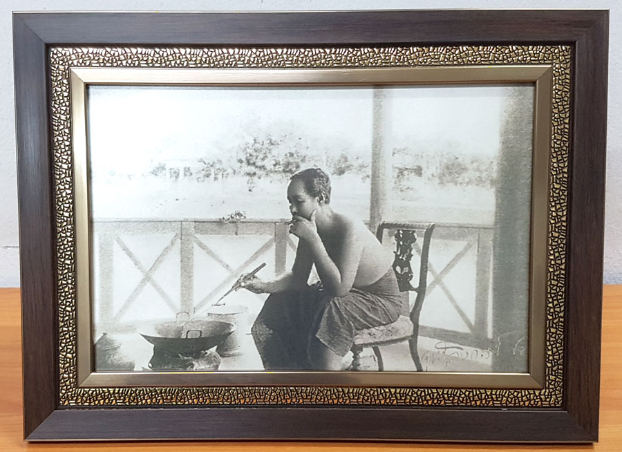 รูปในหลวงรัชกาลที่ 5 ทรงทอดปลาทู ที่สุดของความคลาสสิค กรอบสีน้ำตาล