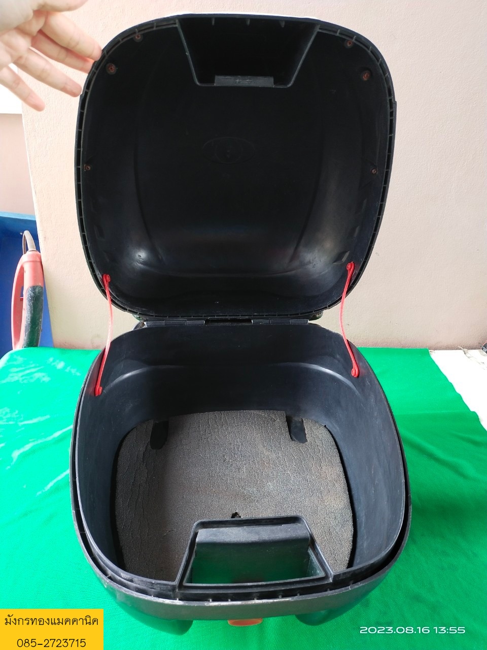 กล่องท้ายมอเตอร์ไซด์ ขนาด 35x37x30 ซม. พร้อมเหล็กยึดติดกับมอเตอร์ไซด์