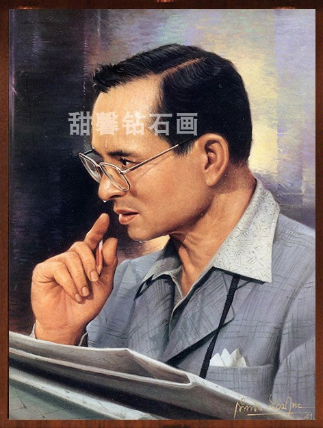 man-2003 *สินค้าหมด* ชุดภาพติดคริสตัลเหลี่ยม ลายในหลวงรัชกาลที่ 9 (งานติดเต็มภาพ) ขนาด 40*55 ซม.ผ้าแคนวาสลงผังลายเต็ม คริสตัลเหลี่ยม 40 สี อุปกรณ์ครบชุด