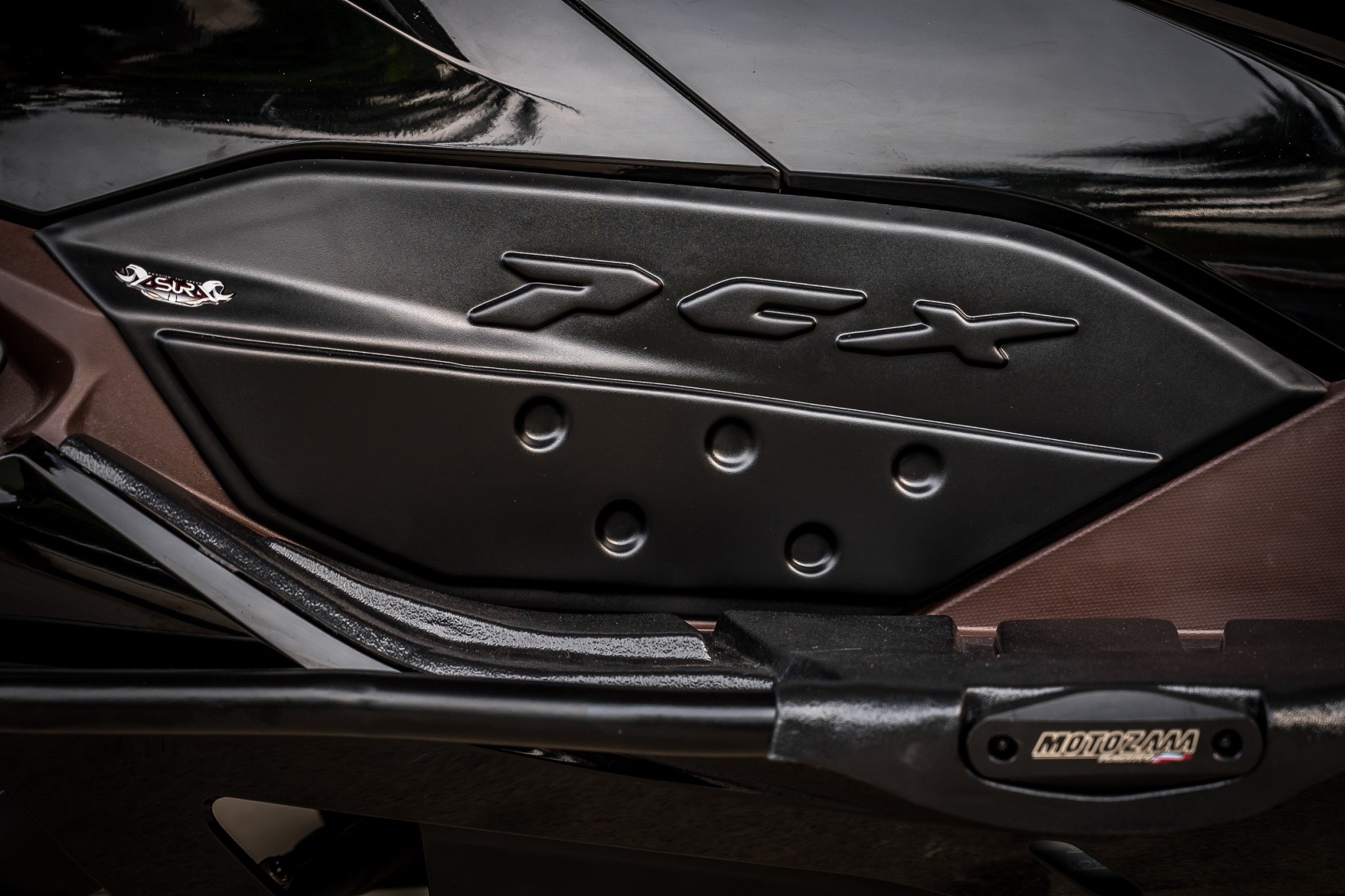 ติดข้างวางเท้า AsurA PCX160 ราคา2500