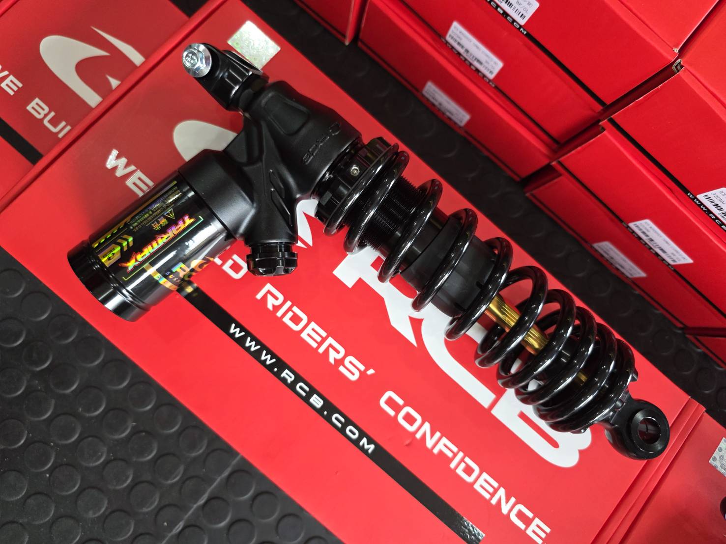 โช๊ค𝐑𝐂𝐁 𝐓𝐀𝐑𝐌𝐀𝐗 𝐍𝐄𝐖!GIORNO+ (อยากให้รถของคุณขับขี่นุ่มนวล ยึดเกาะถนนดีเยี่ยม ห้ามพลาด!) จากแบรนด์ 𝐑𝐂𝐁 ที่พร้อมที่จะดูแลคุณ ✅มาพร้