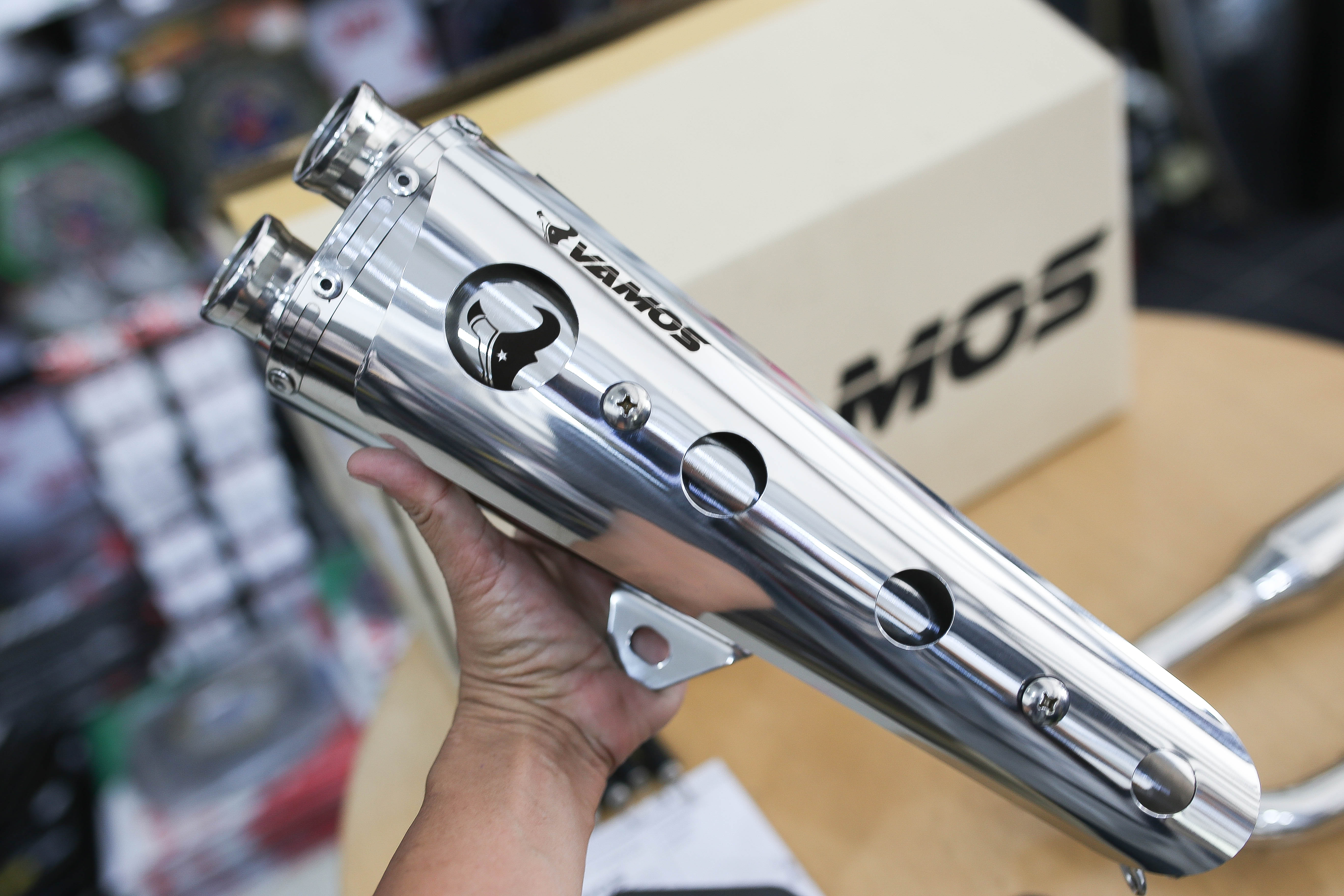 ท่อ MONKEY125 Vamos ตรงรุ่น เสียง นุ่ม ไพเราะ วัสดุน้ำหนักเบา ให้อัตตราเร่งที่ดี มาพร้อมอุปกรณ์ติดตั้งครบ ท่อมี มอก. ใช้งานได้สบายใจ