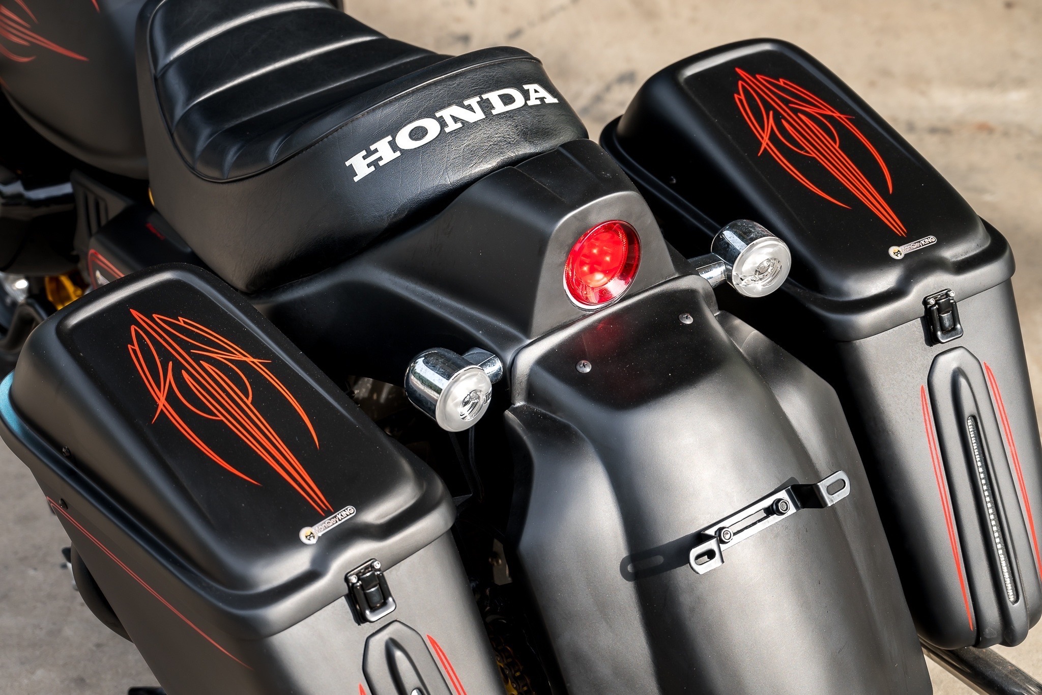 ชุดแต่งMonQeyKingBKK monkey125