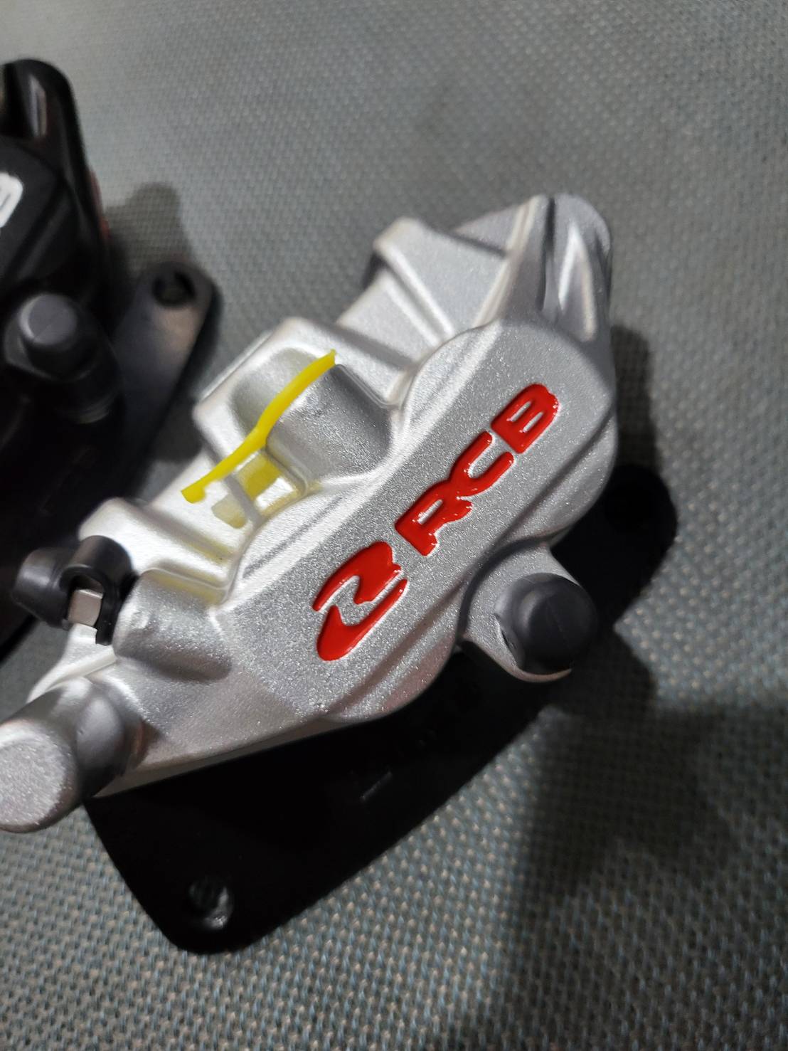 ปั้มล่าง RACINGBOY ขาจับ ใส่จานเดิม GIORNO+รุ่น ABS CLICK 125-150 160ตัวไม่มีABS ราคา1300 มีสีแดง เงิน เทา ดำ