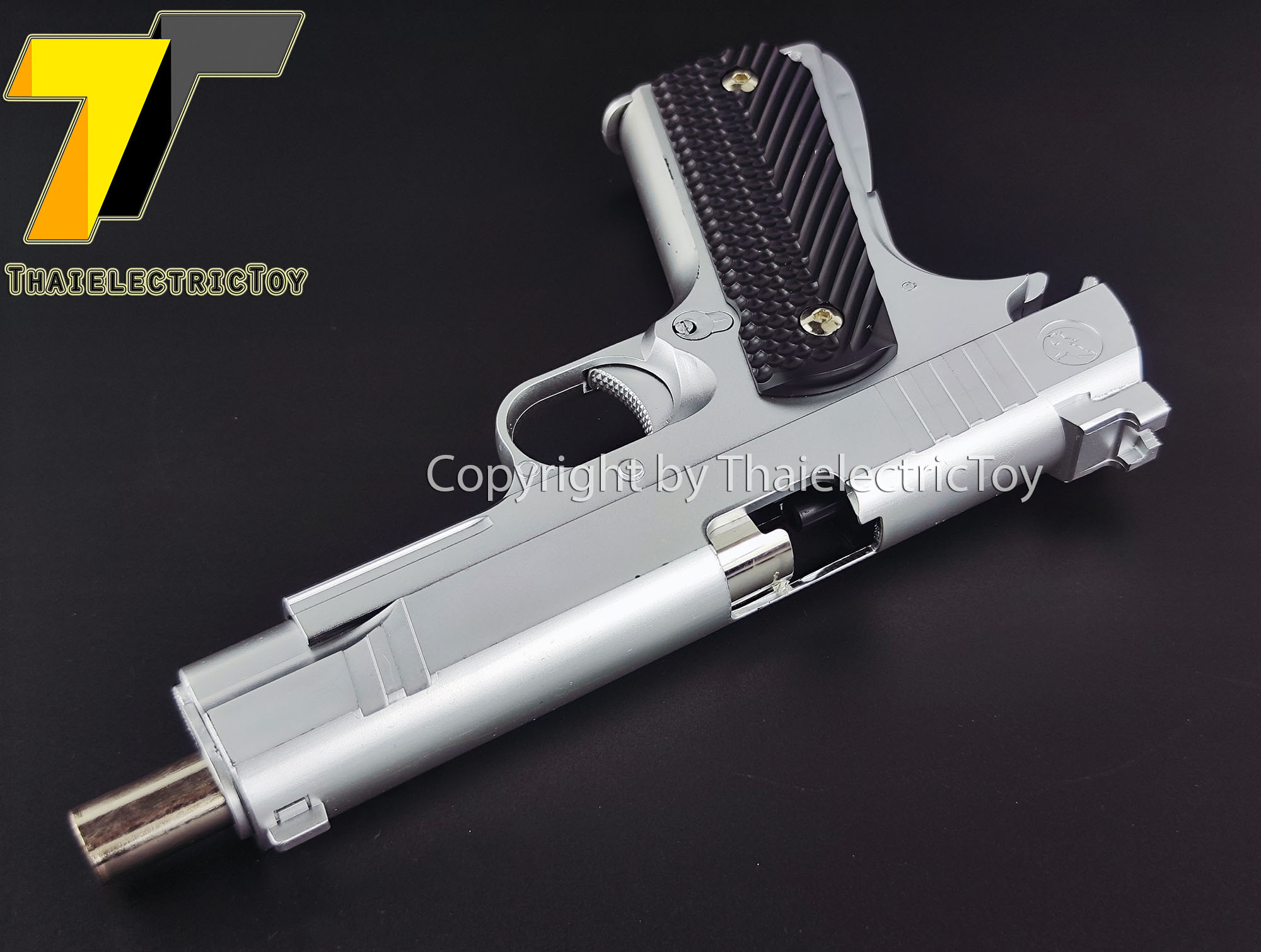 ปืนอัดลมพลาสติก 1911 สีบอร์นเงิน ชักยิงทีล่ะนัด ลำกล้องยาว 8 นิ้ว หนัก 276 กรัม แขวนสไลน์ได้