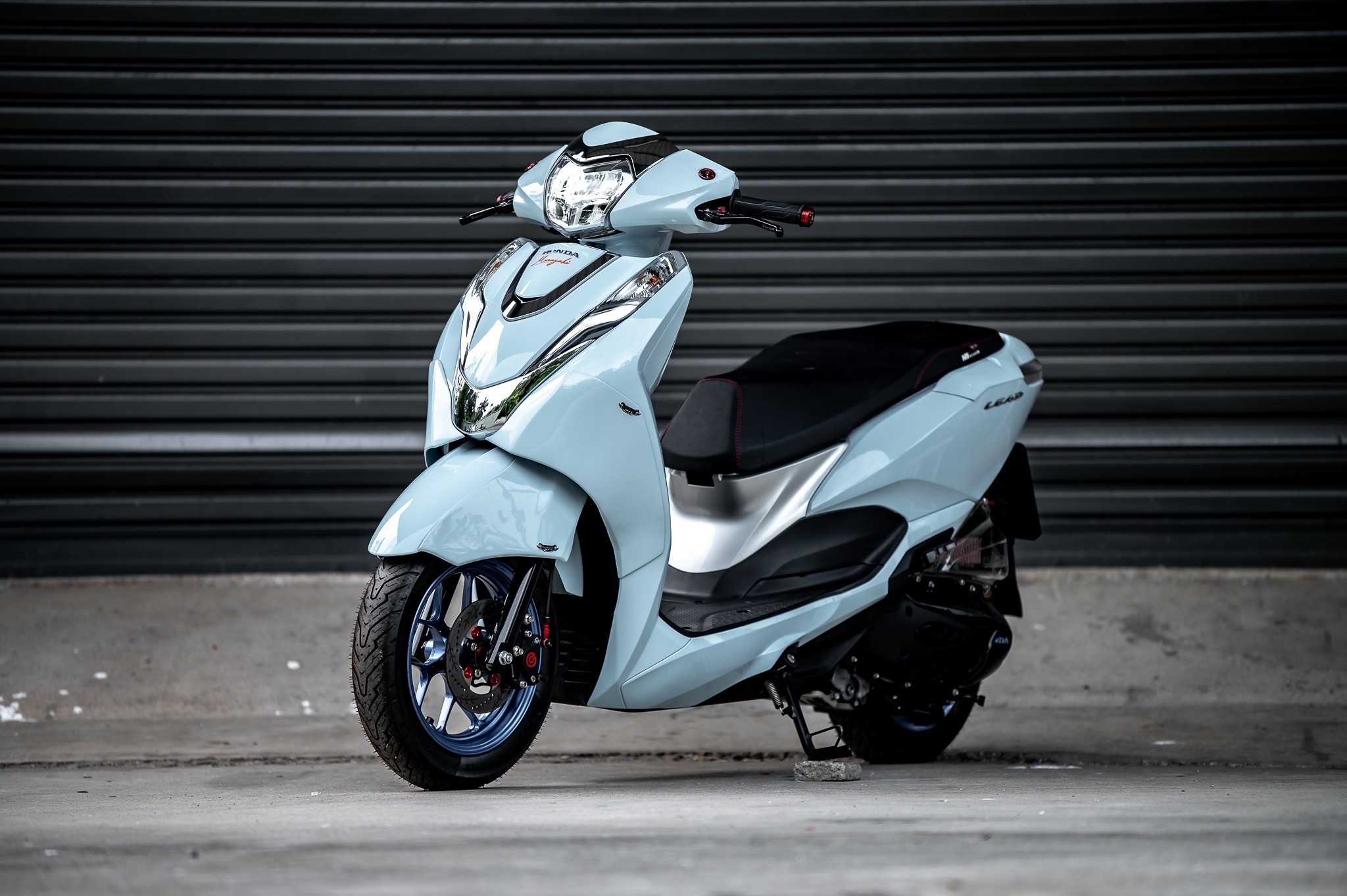 Lead125 1). ครอบท้ายปิดรูกันตก Tail fairing cover 2). ครอบปิดข้างแฟริ่ง Flank fairing cover 3) ปิดข้างบังโคลนหน้า Front fender cowl