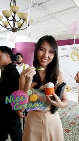 ออกบูธแจกไอศครีม งานแต่งคุณนฤมล & คุณพิสิท @ ร้านบิวริมน้ำ วันที่ 24 ธ.ค. 2559