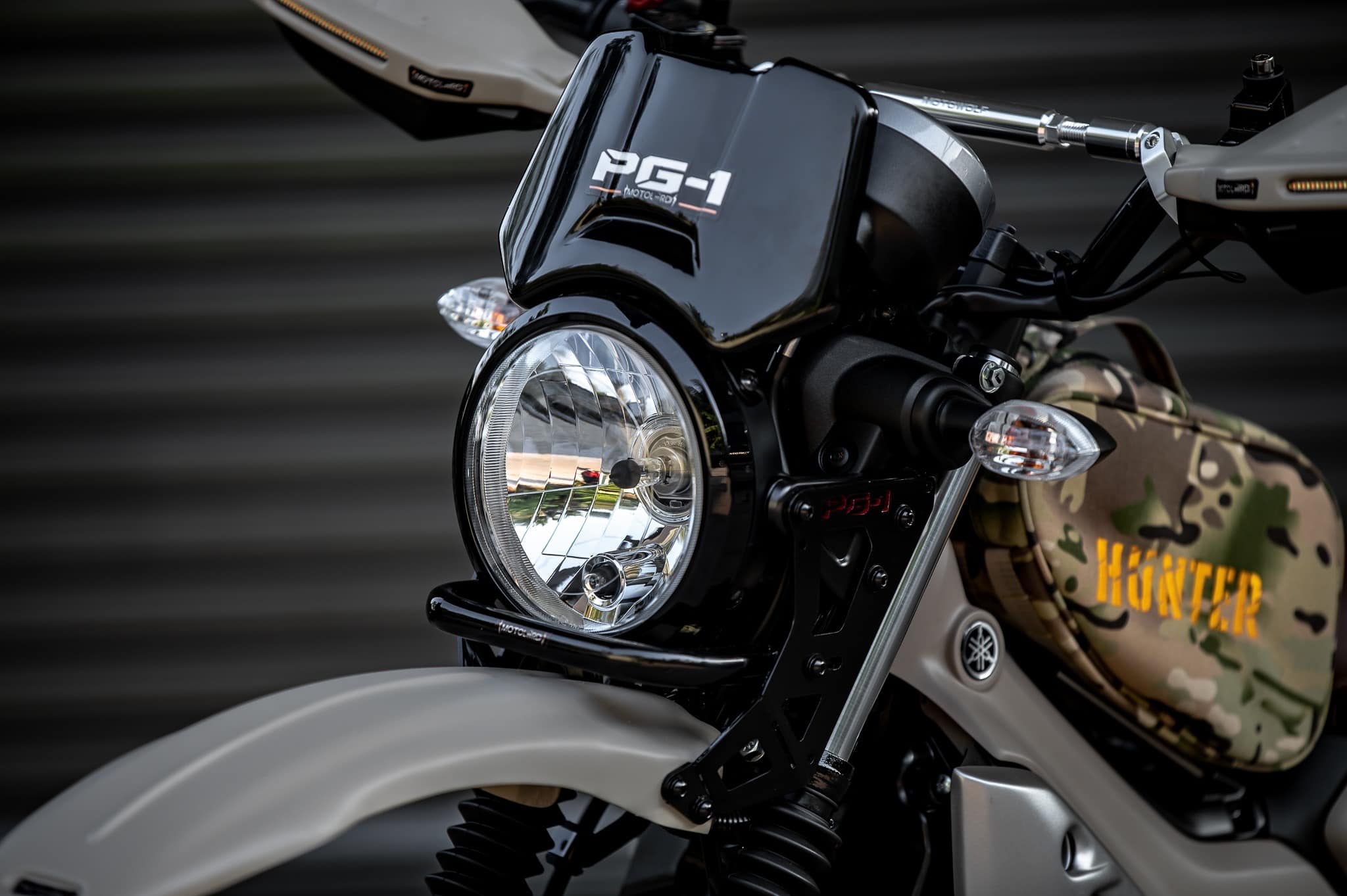 PG-1 1.) ครอบไฟหน้า Headlight cover. 1,590฿ 2.) ครอบไฟเบรค Rear brake light cover. 1,290฿ 3.) ชิวหน้า V1 Headbrand Windshield V1 1,590฿ 4.) กาบ อกบังหัวฉีด Side fairing cover. 1990฿ 5.) กันลาย V1 Mid frame protector. 1990฿ 6.) ชุดบังโคลนหน้าScrambler Full