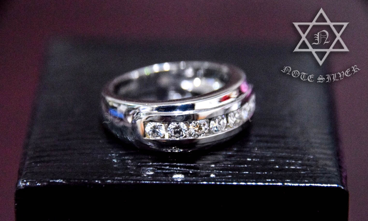 แหวนทองคำขาวแท้ White Gold 18 K เพชรแท้เรียง 7 เม็ด NSGD1754