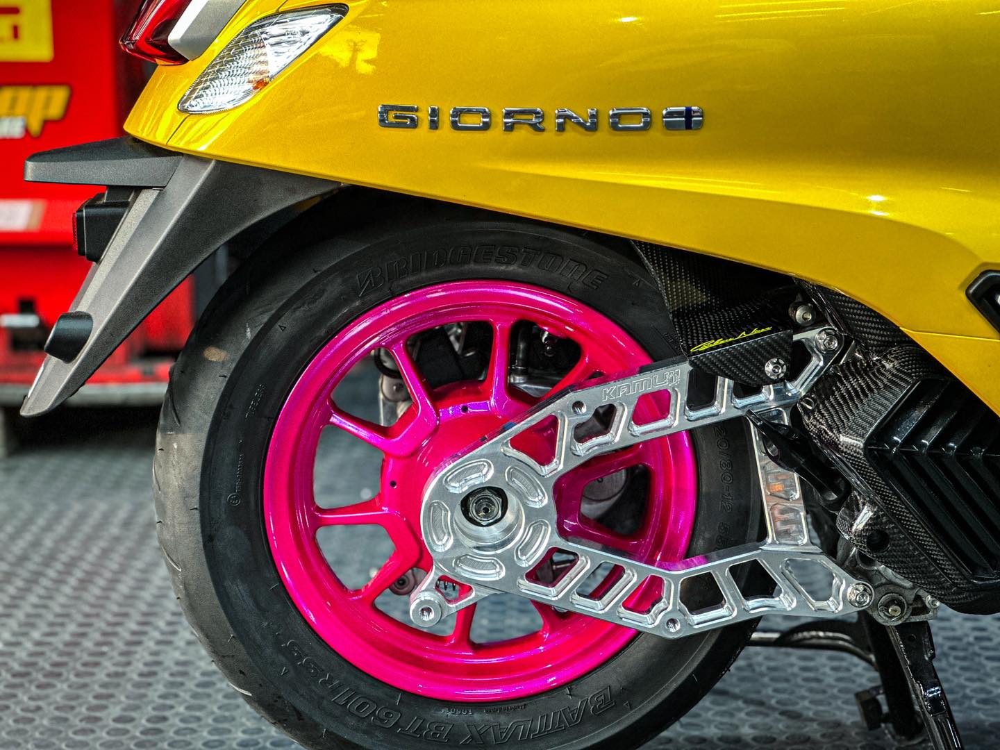 สวิงอาร์ม CNC ตรงรุ่น GIORNO+ - งานตรงรุ่น ไม่ต้องแปลงรถ - งานไทยแท้ เกรดพรีเมี่ยม - ผลิตจากวัตถุดิบคุณภาพสูงด้วยเครื่องจักรที่ทันสมัย - มีความสวยงาม แข็งแรง ทนทาน ไม่มีไม่ได้แล้ว ราคา 7500 บาท