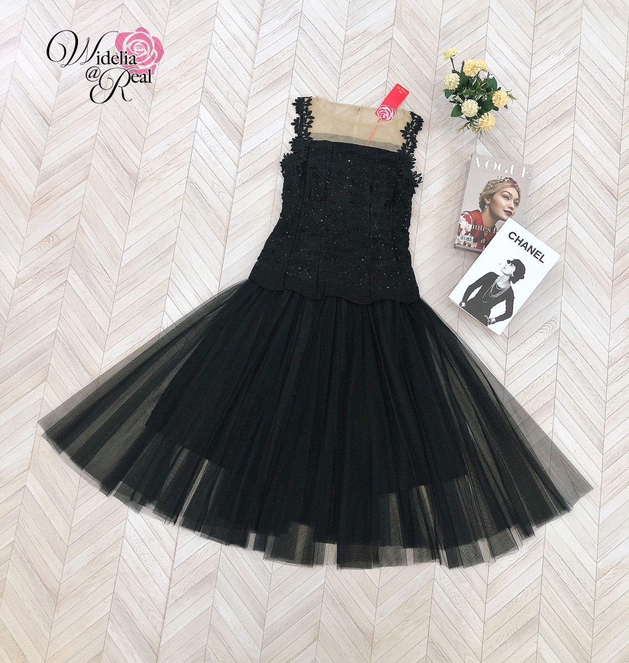 Korea Dress เดรสตัวยาว แขนกุด ช่วงบนเนื้อผ้าลูกไม้ปักเลื่อม