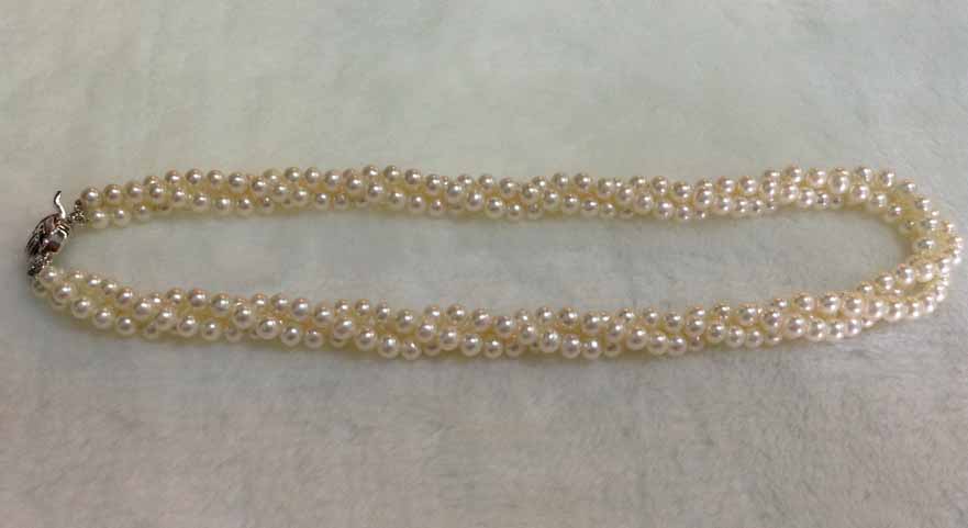 สร้อยคอไข่มุกแท้ 5-6 มิล กลม สีขาว แบบ 3 เส้น เกรด AAA+