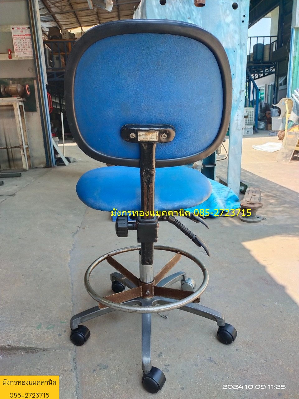 เก้าอี้สำนักงาน ของใช้งานในโรงงาน เบาะหนานุ่ม ไม่ขาด ปรับระดับสูงต่ำไฮดรอลิก ปรับสูงสุด 55 ซม. ต่ำสุด 40 ซม. ล้อลื่นดี เบาะพนักพิงมักจะรูดลง ล็อคไม่อยู่ โดยรวมสภาพดี