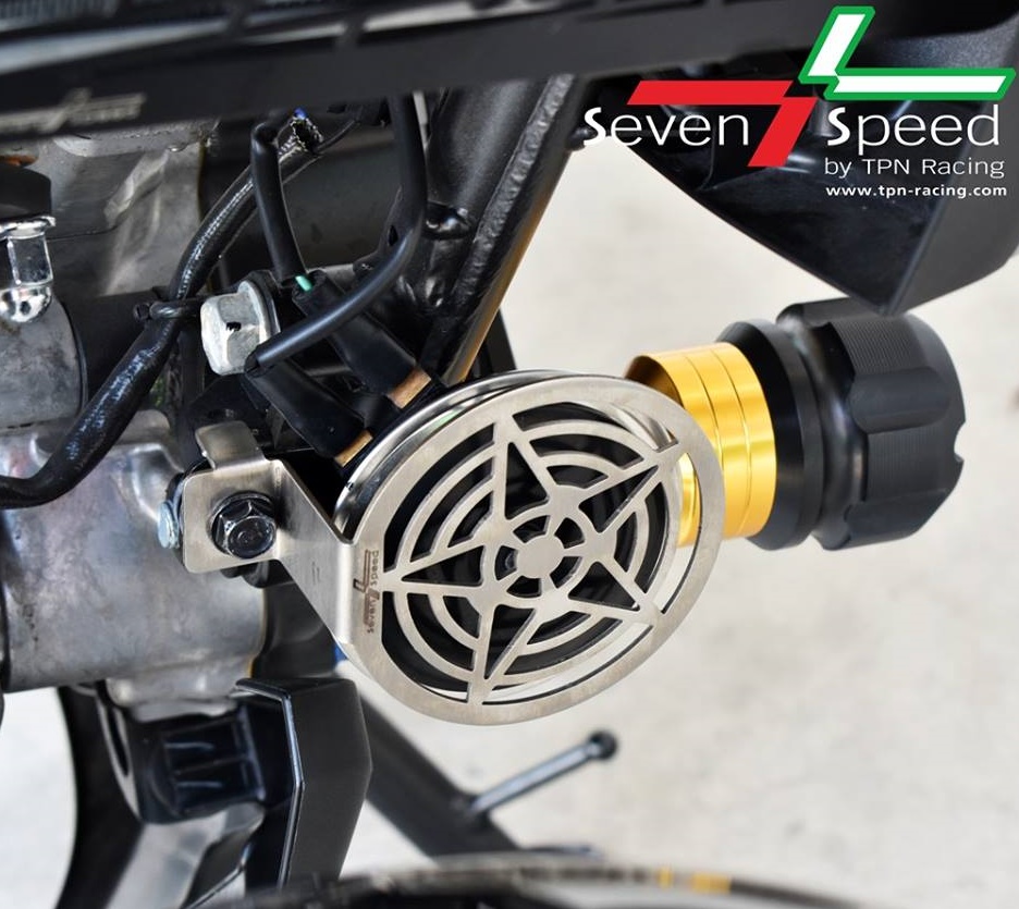 บังแตร สแตนเลส CB150R Stainless Horn Cover for Honda CB150R มี 3 ลายให้เลือก -ลายดาว -ลายรังผึ้ง -ลายแคปซูล ราคา250