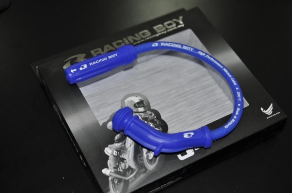 สายหัวเทียน Racing Boy มีสีแดง กับ น้ำเงิน