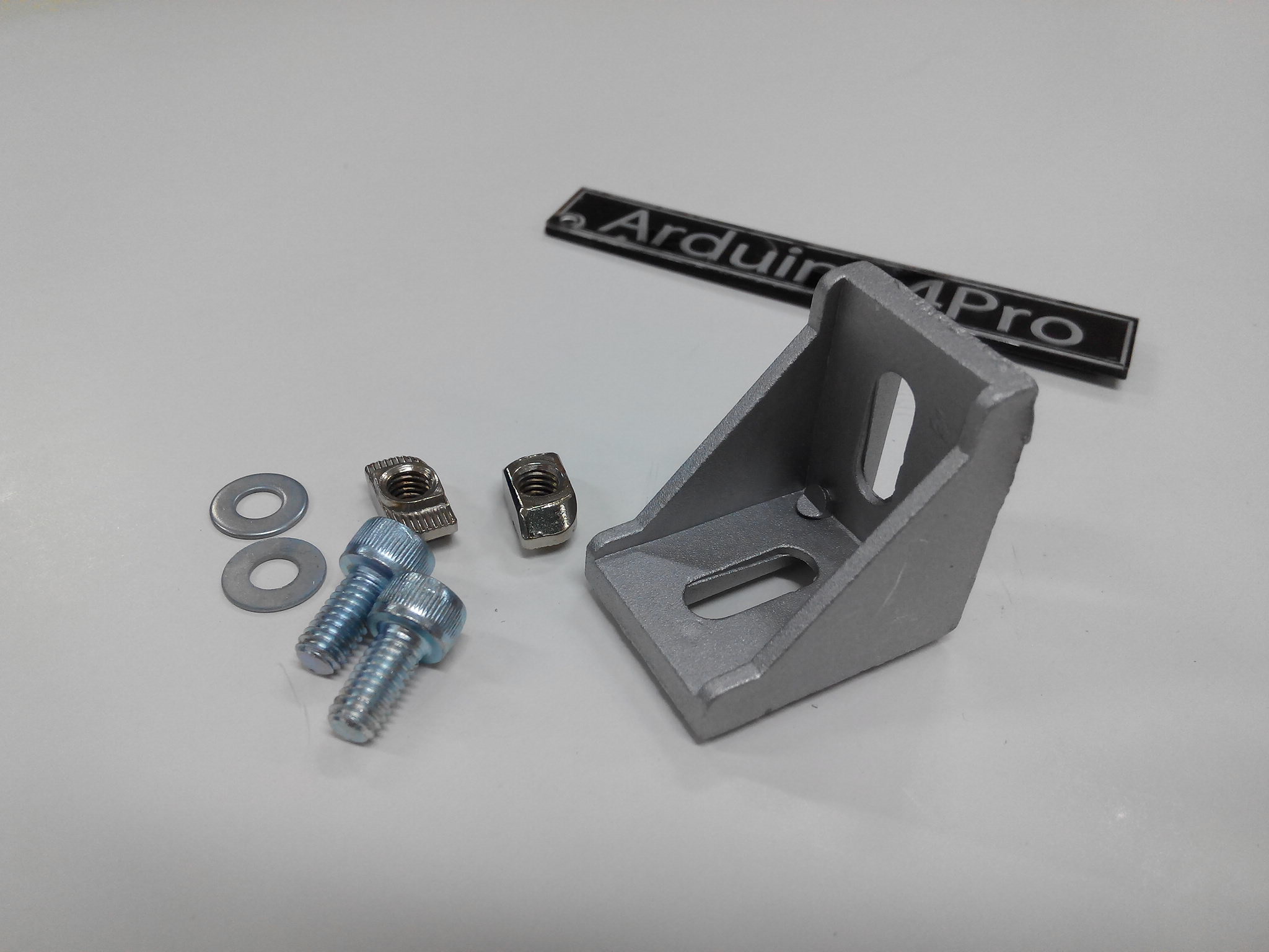 Bracket D30 สำหรับอลูมิเนียมโปรไฟล์ 3030 พร้อมชุดน็อตยืด Free-Nut M6