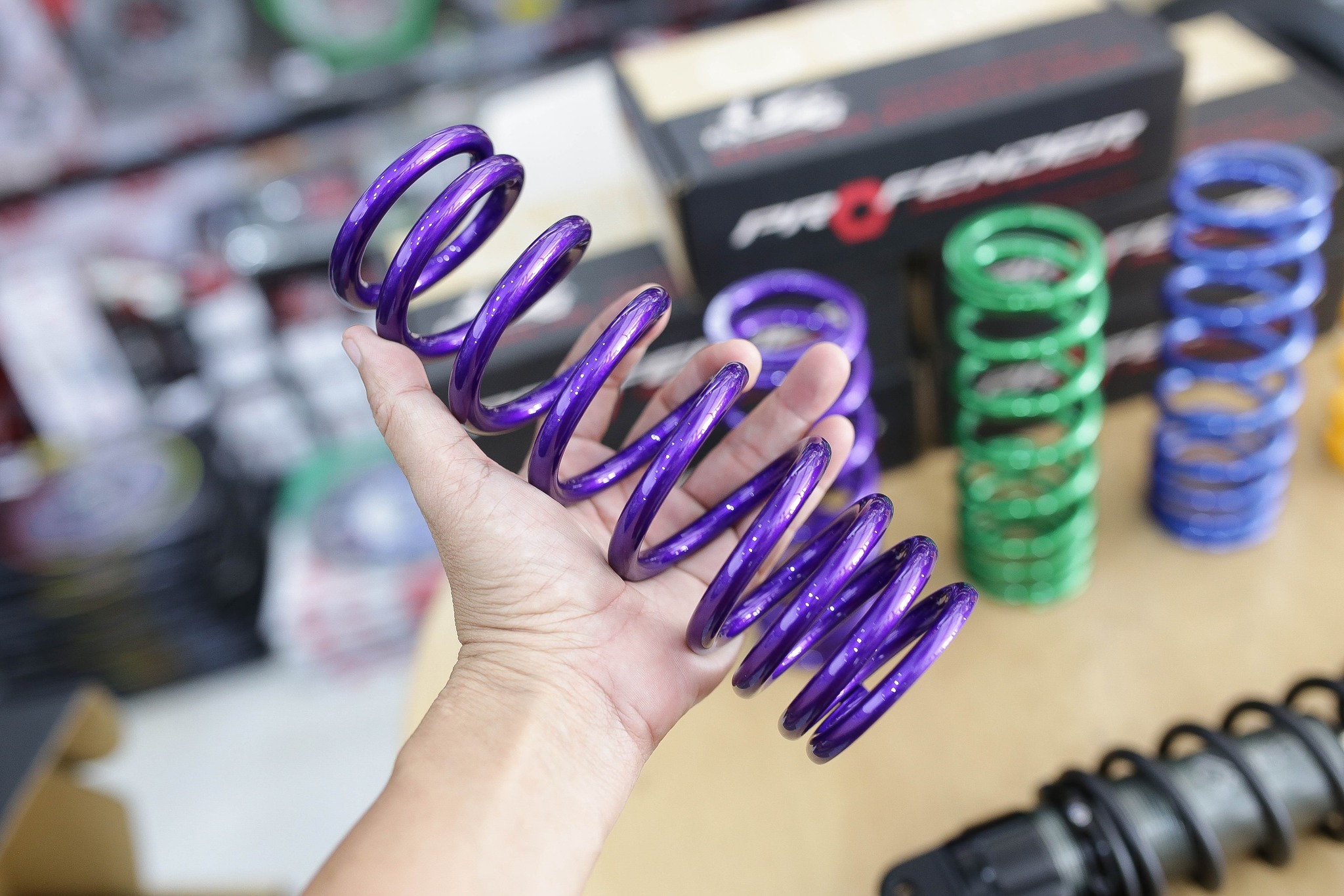 โช๊คหลัง Profender x series Xplusล่าสุด2025 GIORNO+ 320MM 300MM ราคา8900