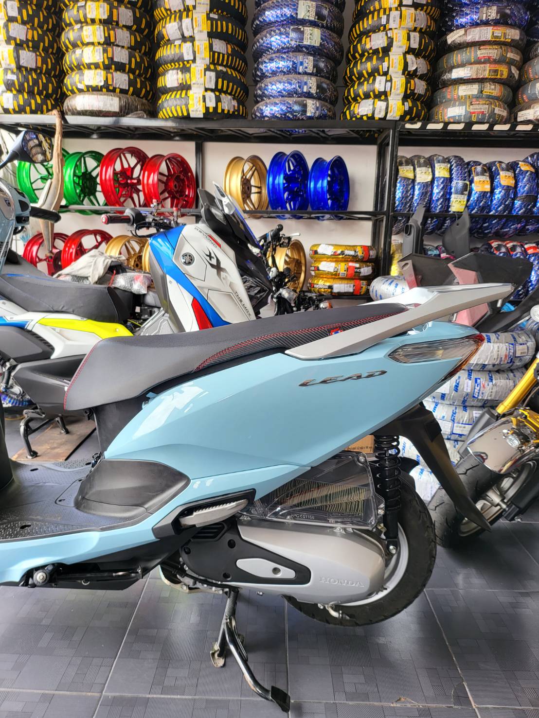 เบาะ LEAD125 ปาดบาง- ปาด2ตอนผ้าเรดเดอร์ด้ายแดง หน่อยวัดด่าน โครงเทียม