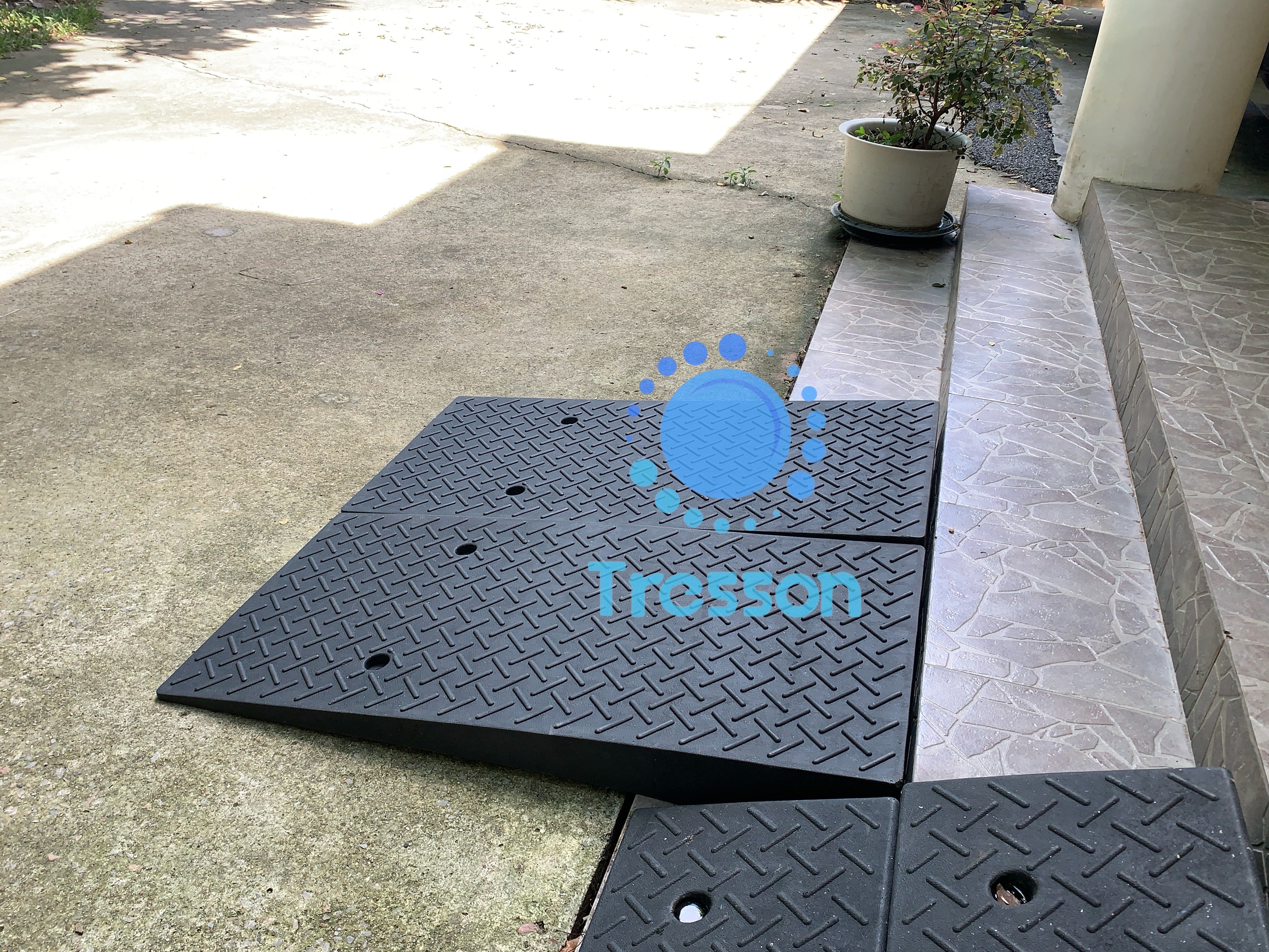 ทางลาดยางปีนฟุตบาท ขนาด กxยxส 50-100-(10-30 cm.) ยางชนิดเกรดA