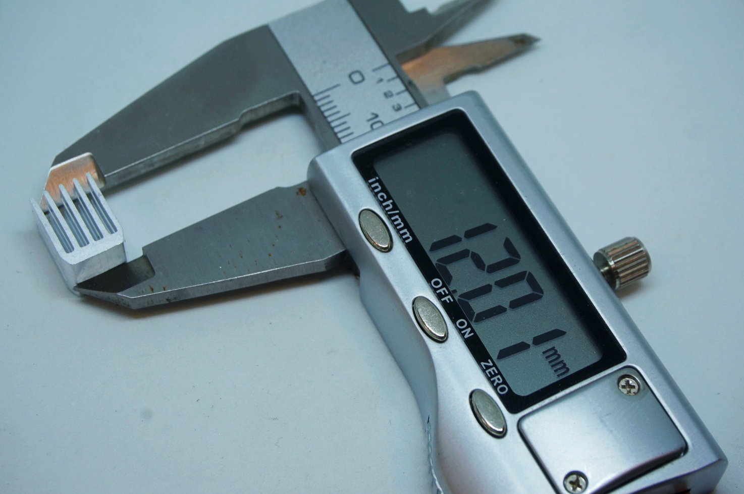 แผ่นระบายความร้อนสีเงิน ขนาด 9x9x12mm