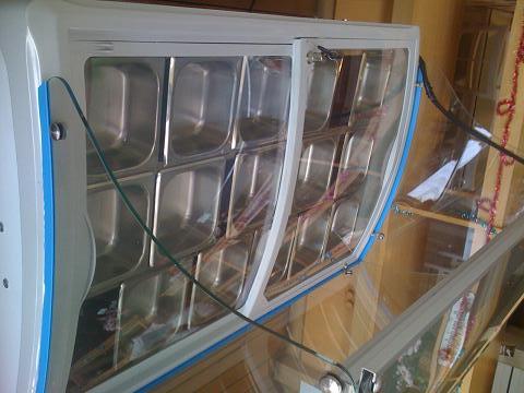 ตู้แช่ไอศกรีม ตู้แช่ท็อปปิ้ง(ฝากระจกโค้ง) SANDEN INTERCOOL