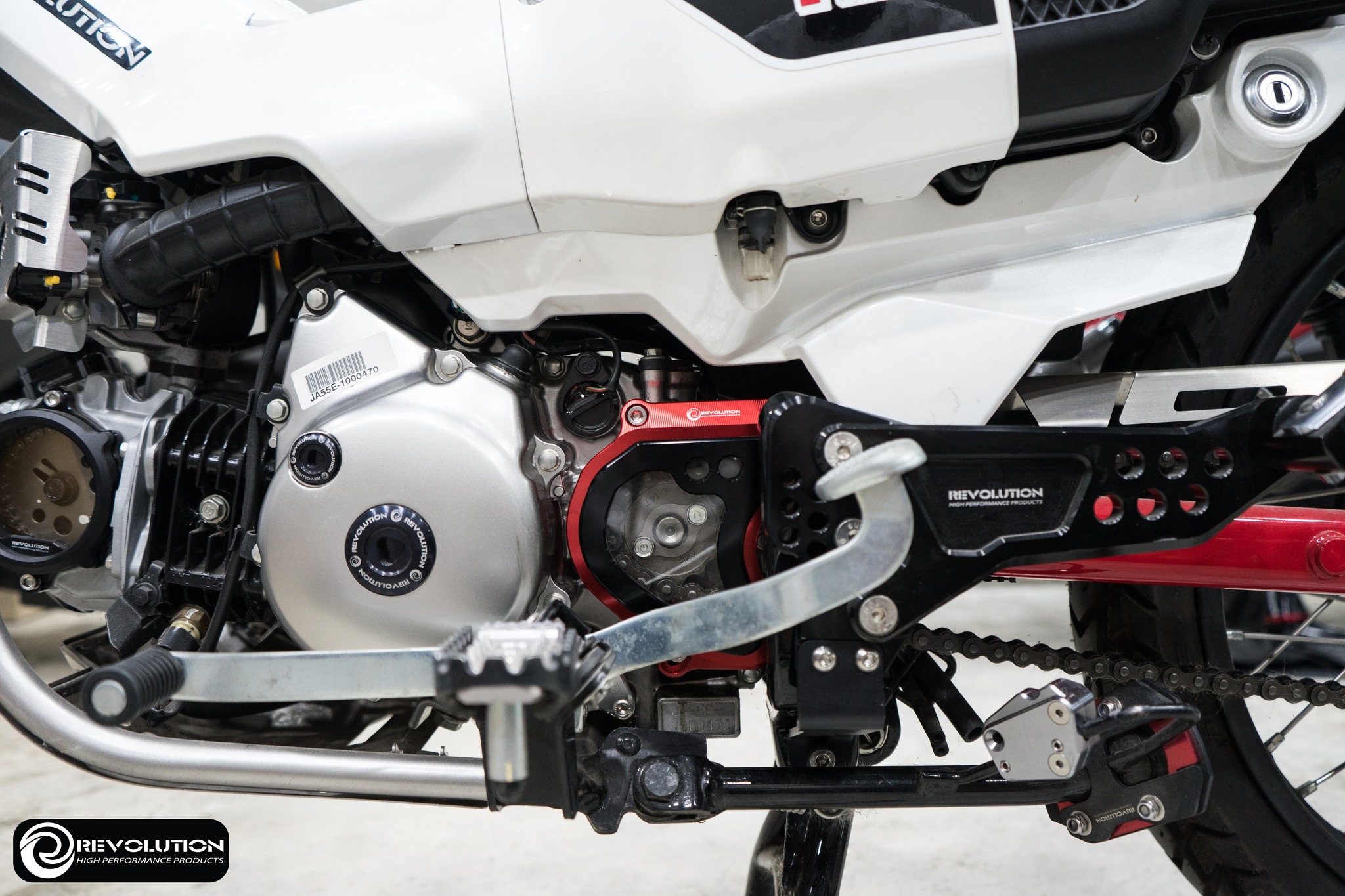 ฝาครอบสเตอร์หน้า มีเนียม+อาคิริค CNC REVOLUTION ST-125Dax/MONKEY-125/CT-125(4-5เกียร์)/WAVE-125i 2023 รหัสสินค้า - เงิน - แดง - ทอง - ดำ - น้ำเงิน ราคา 1,490 บาท/ชุด