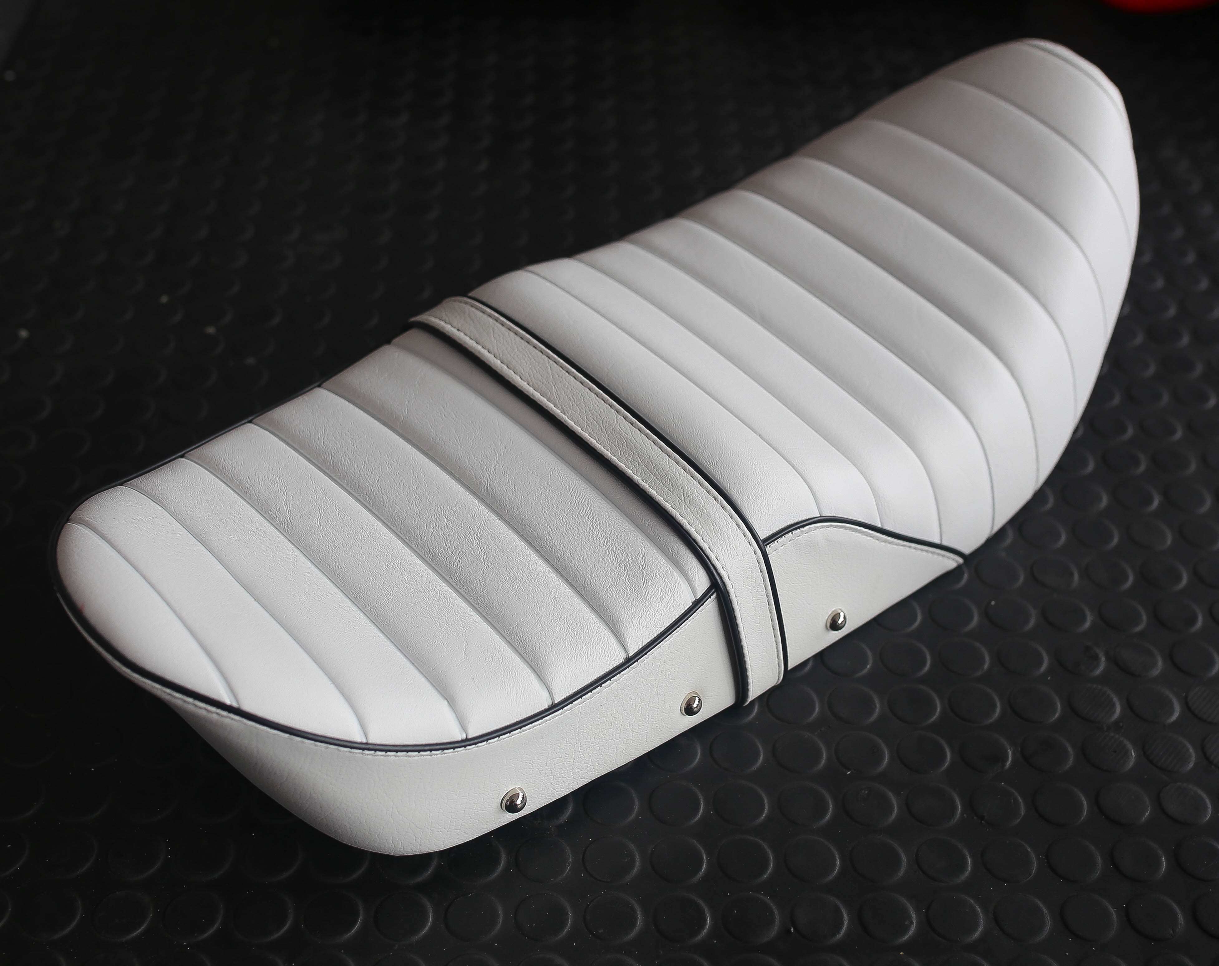 สินค้าใหม่ เบาะ DAX125 หน่อยวัดด่าน มี5สี13ลาย โครงเทียม สวยเข้ารูป