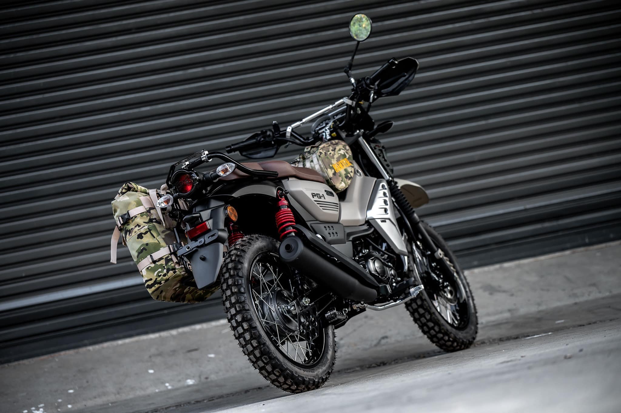 PG-1 1.) ครอบไฟหน้า Headlight cover. 1,590฿ 2.) ครอบไฟเบรค Rear brake light cover. 1,290฿ 3.) ชิวหน้า V1 Headbrand Windshield V1 1,590฿ 4.) กาบ อกบังหัวฉีด Side fairing cover. 1990฿ 5.) กันลาย V1 Mid frame protector. 1990฿ 6.) ชุดบังโคลนหน้าScrambler Full