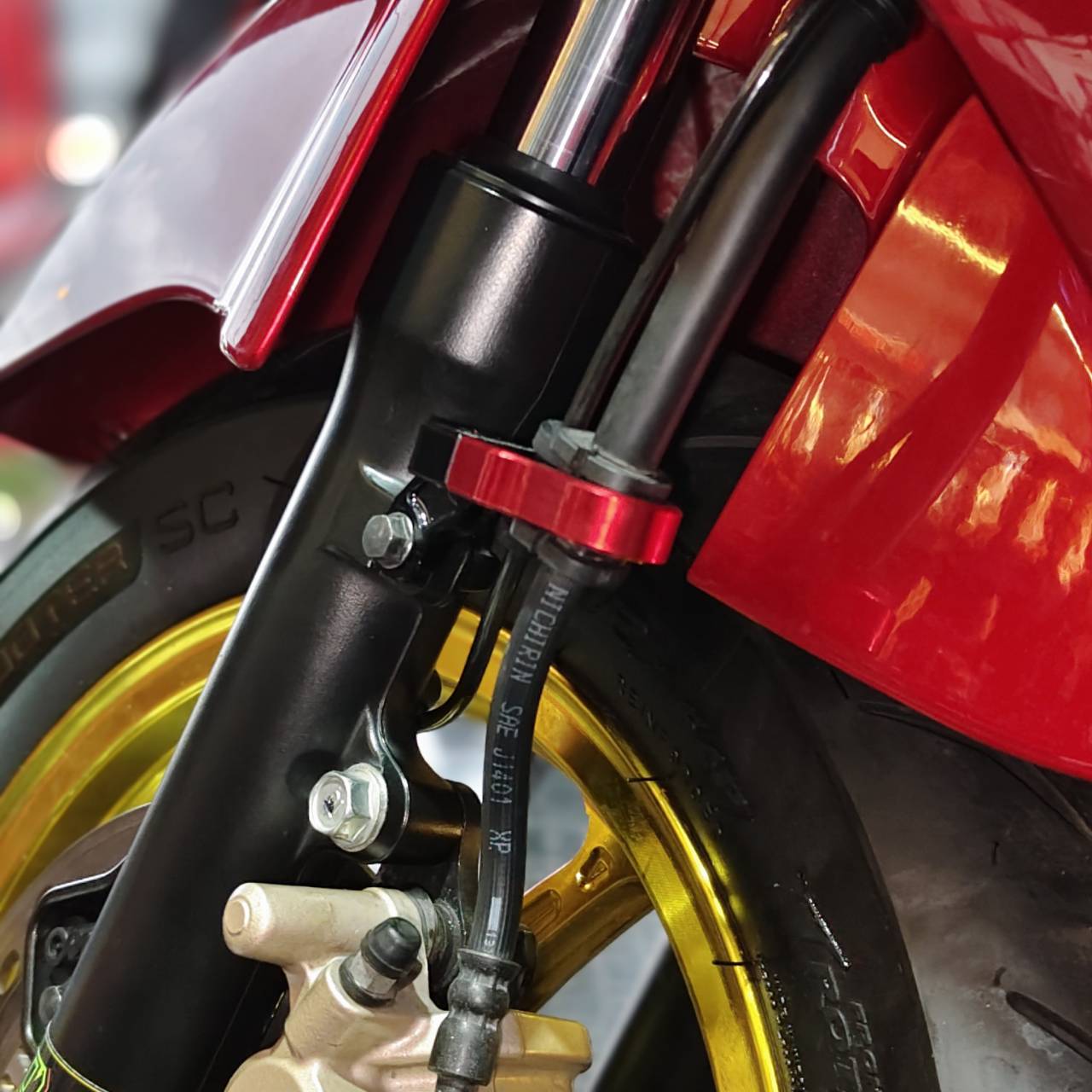 ขายึดสายน้ำมันดิสเบรคหน้า CNC MORITECH สำหรับรุ่น : GIORNO-125 / LEAD-125 / PCX-160