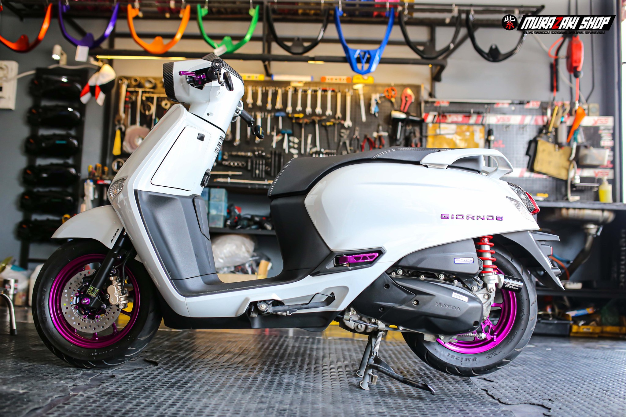 มือลิง Kamui ตรงรุ่น #Giorno งานสล็อตCNC มีให้เลือก 8 สี เงิน/เขียว/แดง/ดำ/เทา/ส้ม/ม่วง/น้ำเงิน 750฿