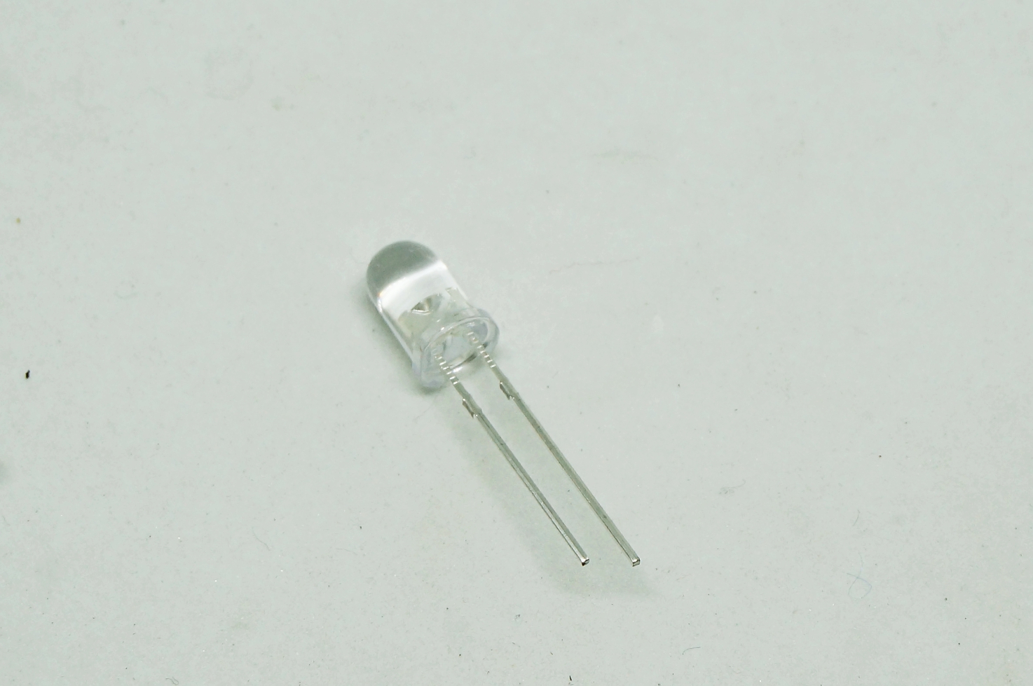 LED 5mm สีขาว (ถุง 10 ตัว)