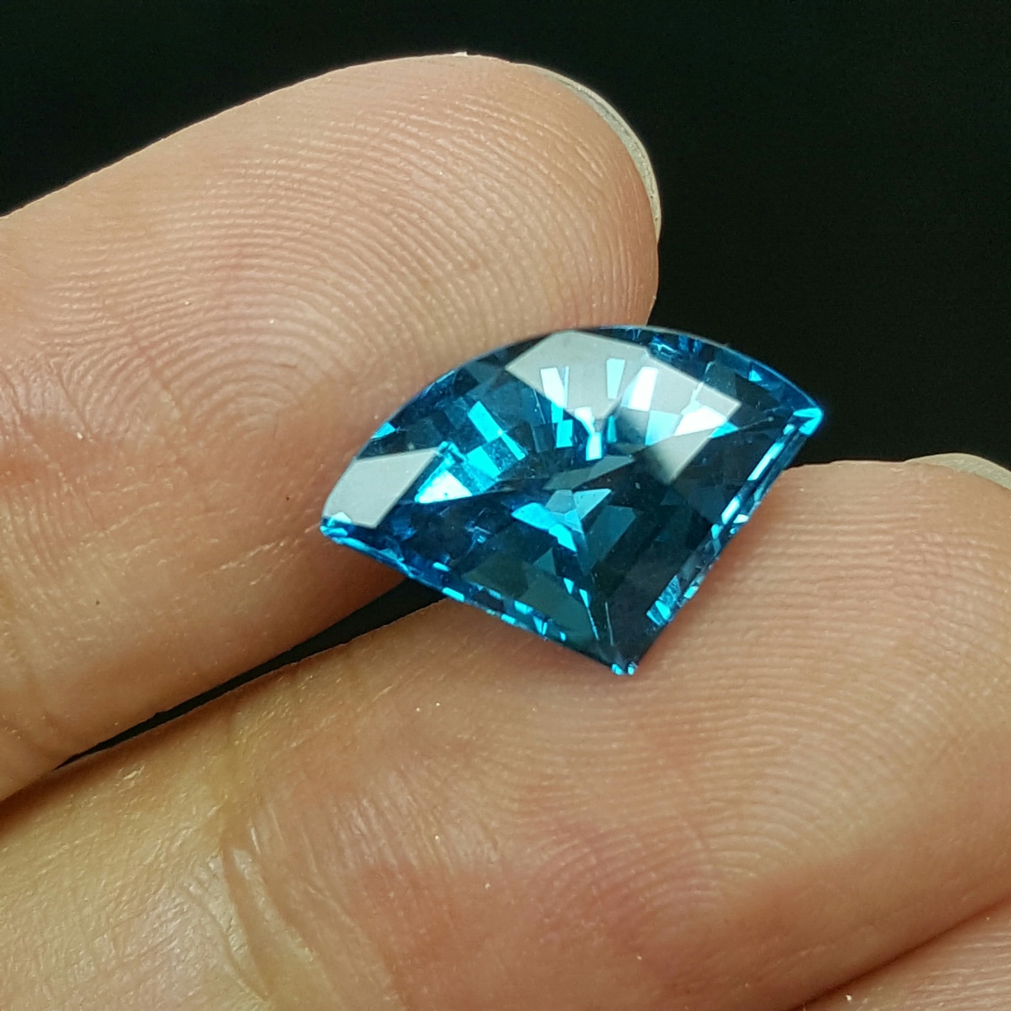 พลอยลอนดอนบลูโทแพซ London blue topaz ทรงแฟนซี 4.95 กะรัต 1