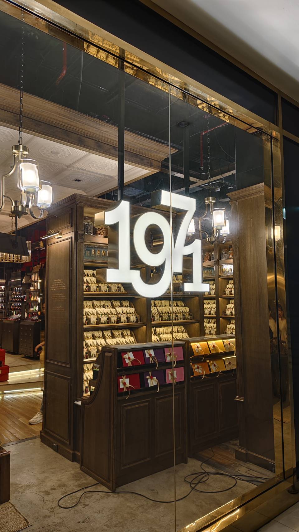 ป้ายร้าน '' 1971 HERITAGE TO DENG ''