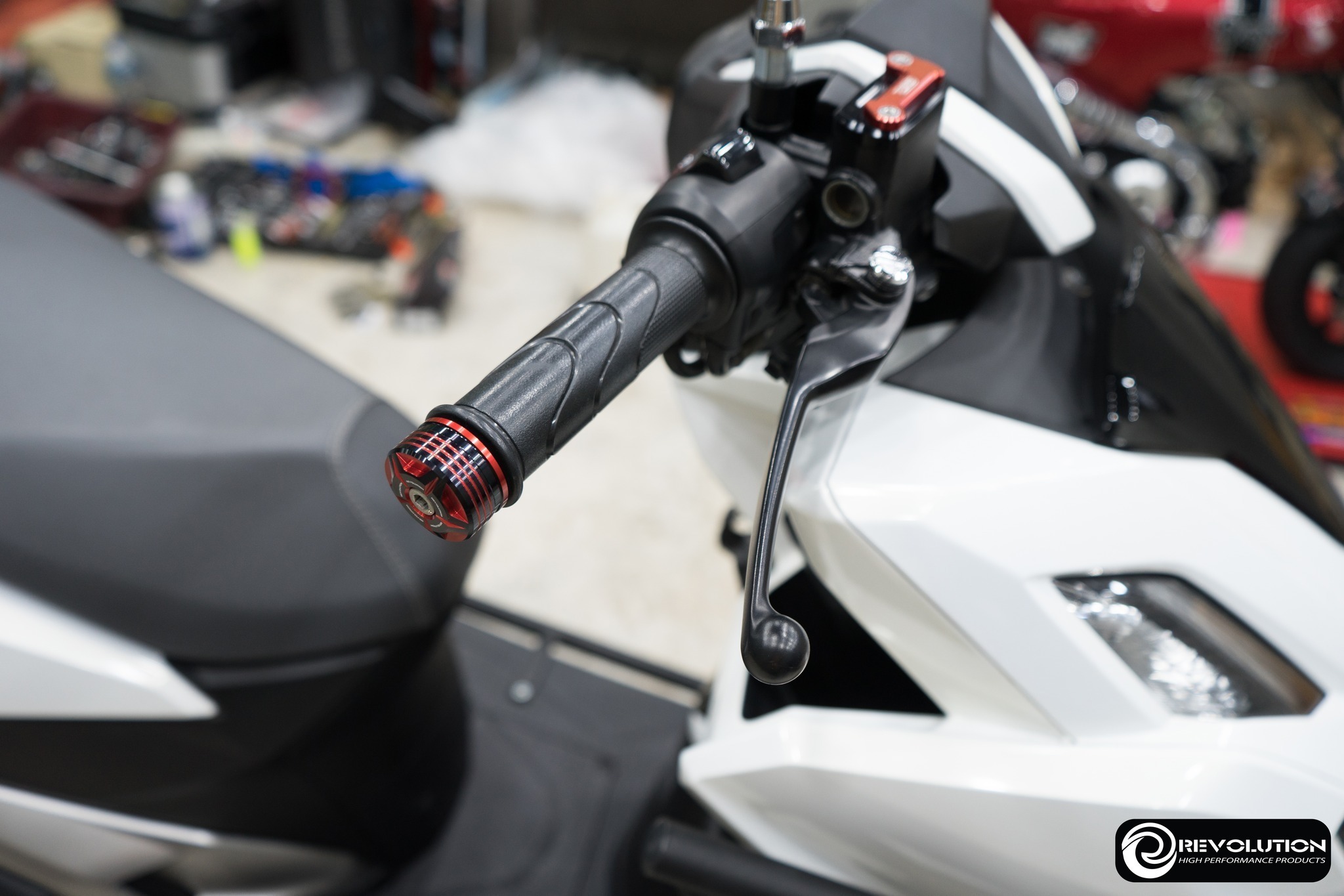 น็อตปลายแฮนด์ ทูโทน REVOLUTION CLICK-160-GIORNO+ (34x19mm)