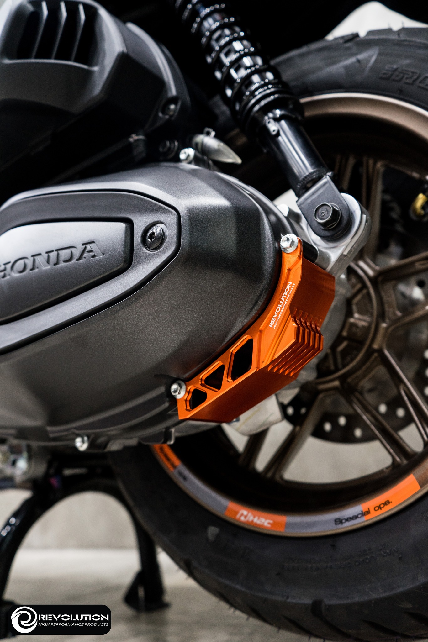 แผ่นดักฝุ่น REVOLUTION FORZA-350 - แดง- ทอง - เทา - ดำ - เขียว- น้ำเงิน- ส้ม - ม่วง ราคา 1,590 บาท/อัน