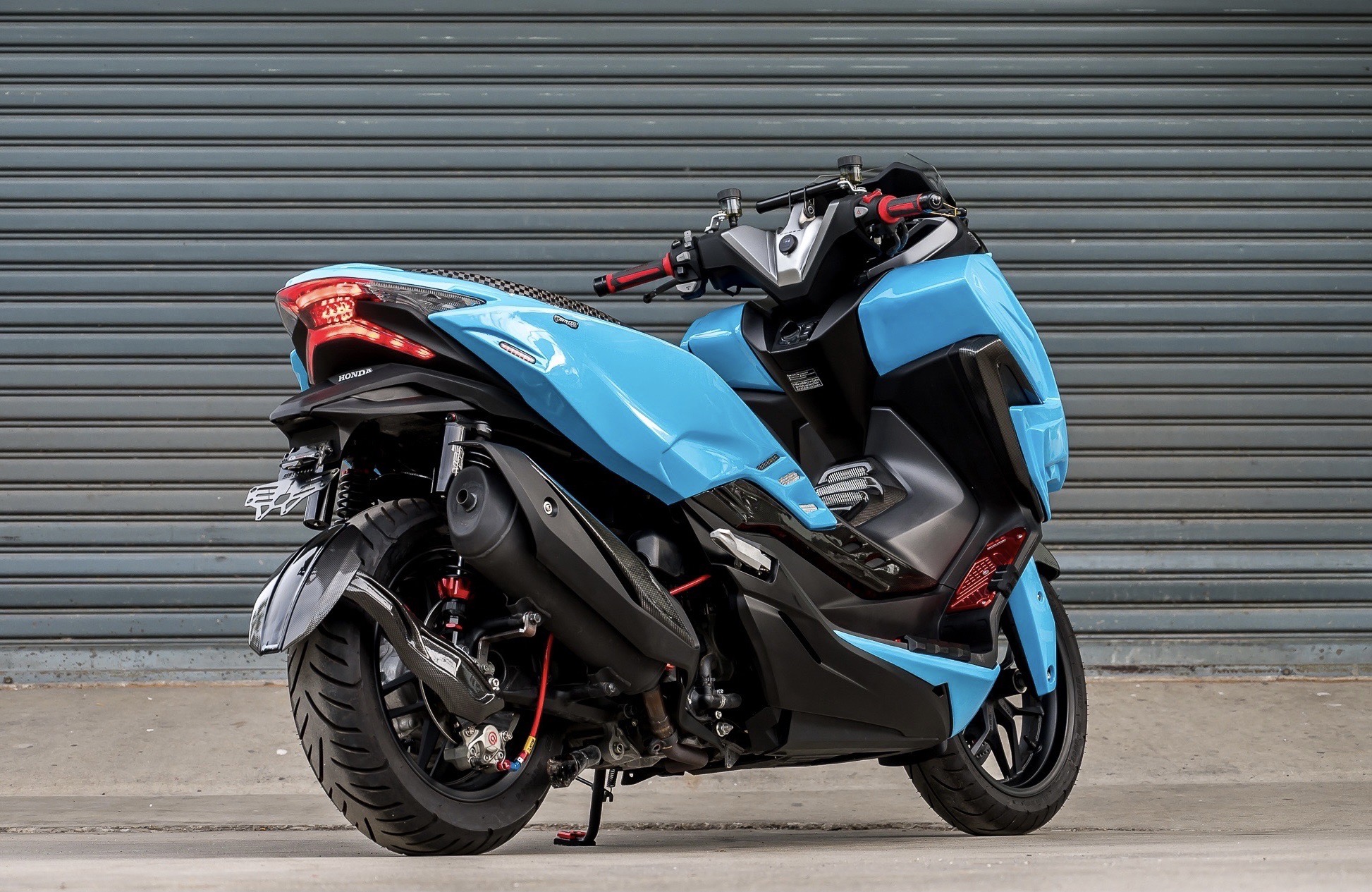 ครอบข้างท้าย MOTOZAAA FORZA 350 ลายฟิมล์ 2500฿ / สีตามตัวรถ 2100฿