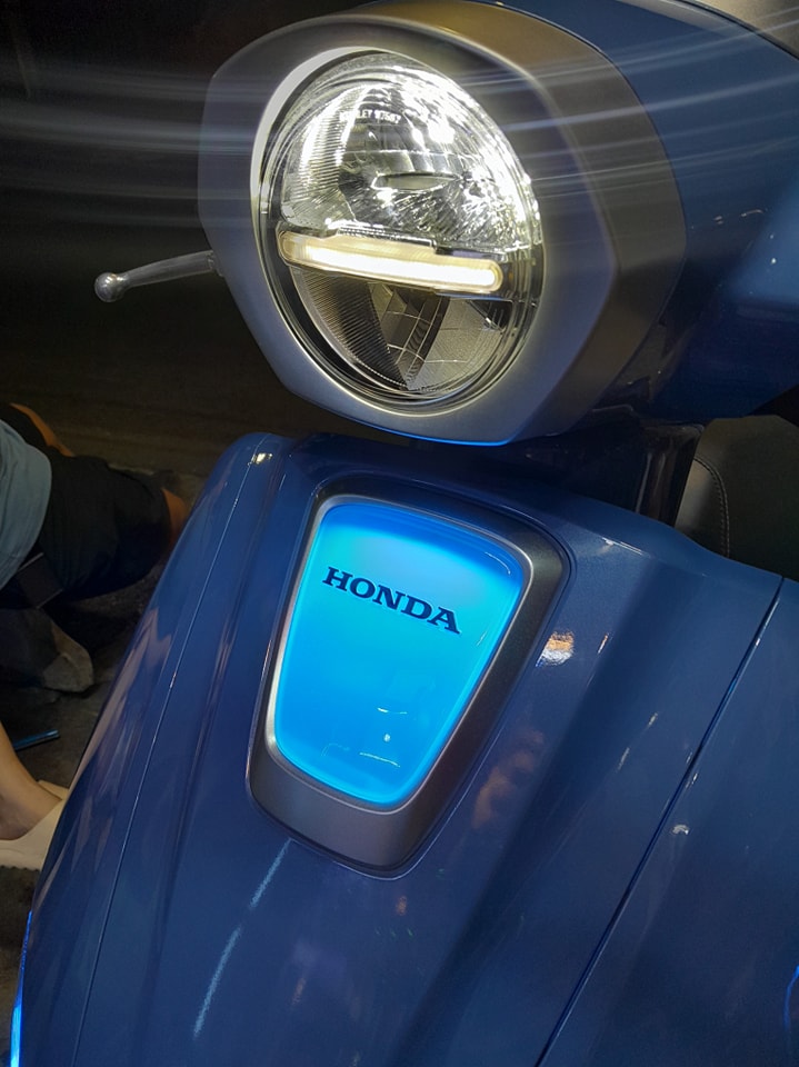 ครอบโลโก้มีไฟ LED REVOLUTION GIORNO125