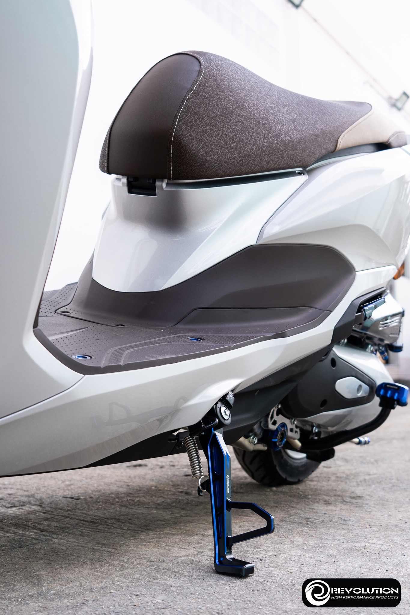 ขาตั้งข้างโหลด CNC ทูโทน REVOLUTION FORZA-350/GIORNO+/LEAD-125 ยาว7นิ้ว - ดำแดง- ดำทอง - ดำเทา - ดำส้ม - ดำน้ำเงิน - ดำเขียว - ดำม่วง - ดำชมพู ราคา 1,690 บาท/อัน