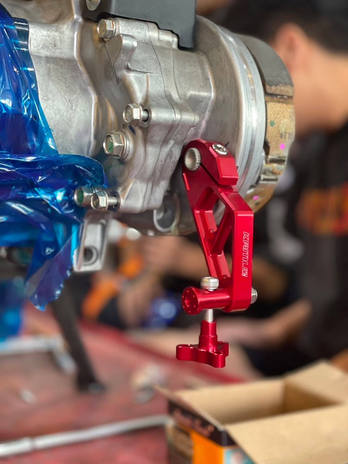 มือลิง Kamui ตรงรุ่น #Giorno งานสล็อตCNC มีให้เลือก 8 สี เงิน/เขียว/แดง/ดำ/เทา/ส้ม/ม่วง/น้ำเงิน 750฿