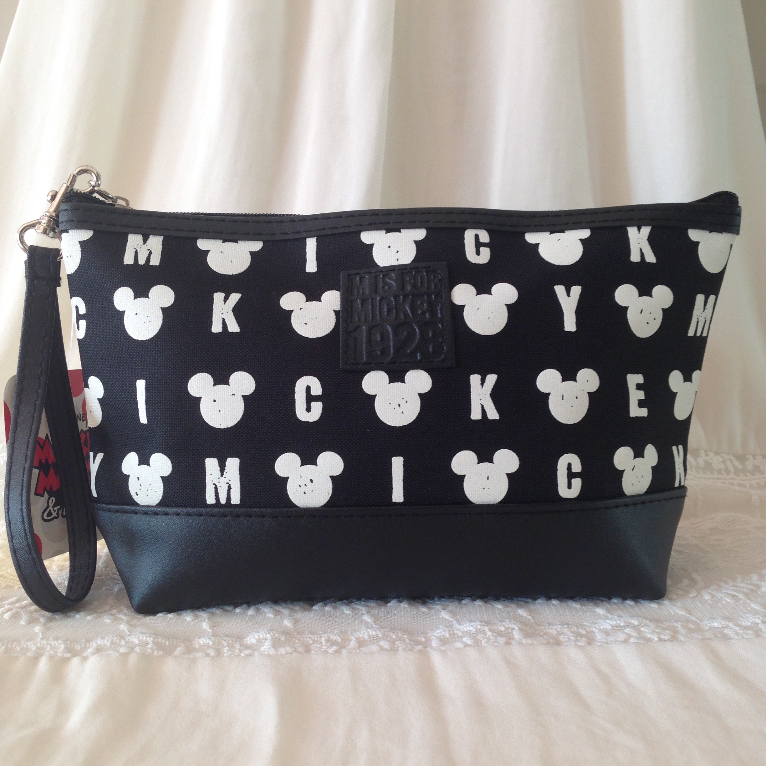 กระเป๋าใส่เครื่องสำอางค์ มิกกี้เมาส์ มินนี่เมาส์ Mickey Mouse Minnie Mouse Cosmetic bag