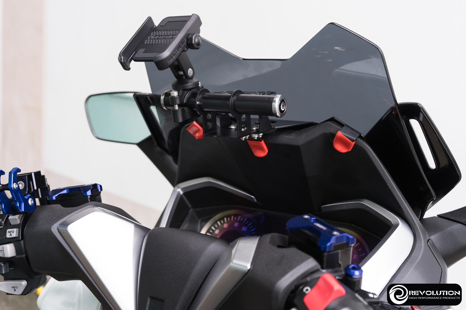 บาร์จับ GPS - SMART PHONE All New Forza 300 มีสีดำ REVOLUTION ราคา1100