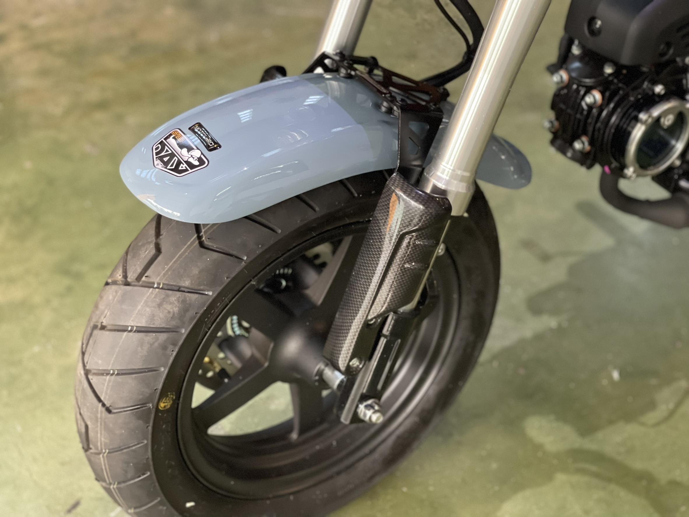 บังโคลนหน้าทรงต่ำ MotolordD Dax125 Low front fender Dax125 2,500฿(งานสี/ลายเคฟล่า) 2,900฿ (พ่นสีโครมเมียม)