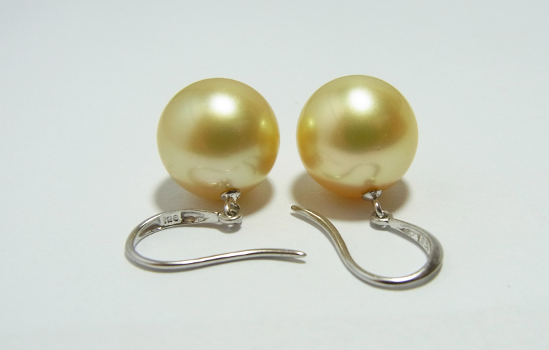 ต่างหูไข่มุกแบบคล้อง south sea ขนาด 11-12 มิล กลม สีทอง เกรด AAA