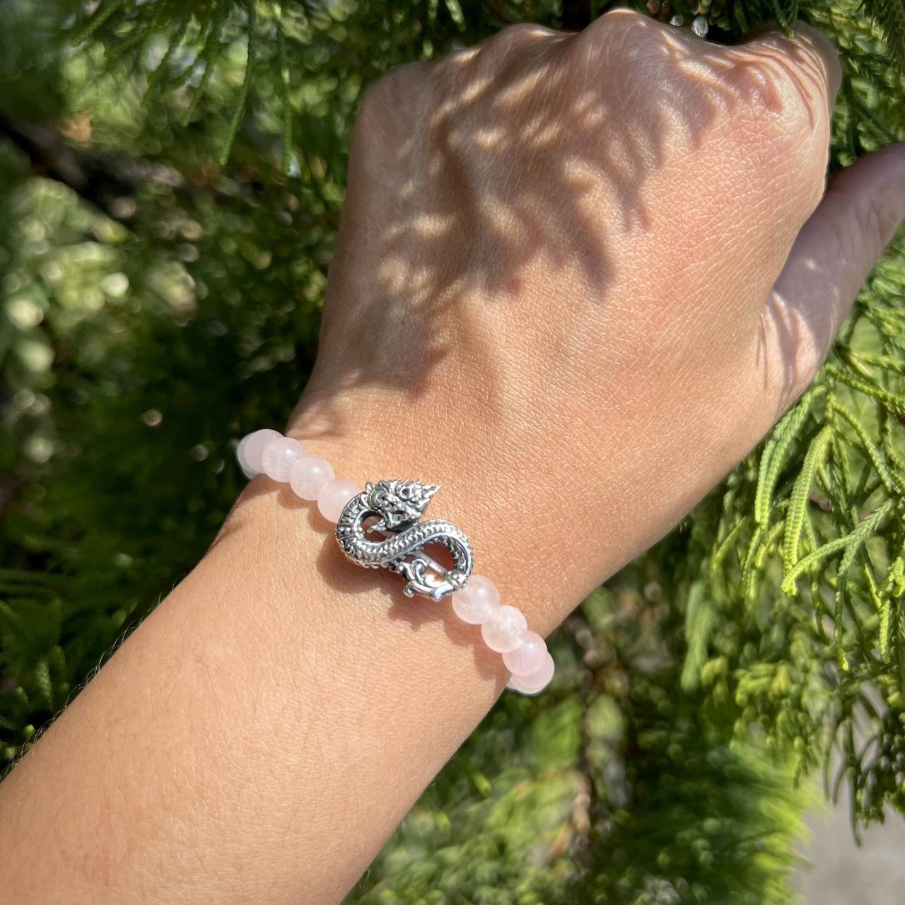 ข้อมือหินโรสควอตซ์ ขนาด ๖มิล ประดับชาร์มพญานาคเงินแท้ Rose Quartz Naga Charms Sterling Silver 925 NSSV3169