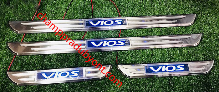 ชายบันไดสแตนเลสมีไฟ TOYOTA VIOS 07-12 แสงสีฟ้า