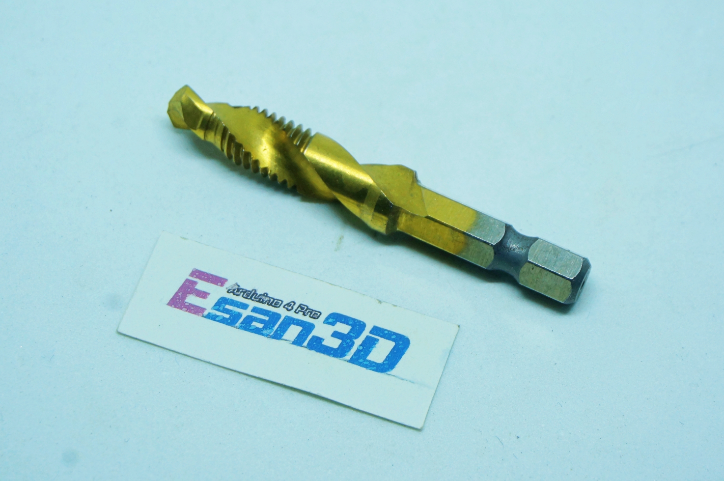 ดอกสว่านต๊าฟเกลี่ยวชุบไทเทนียม M8