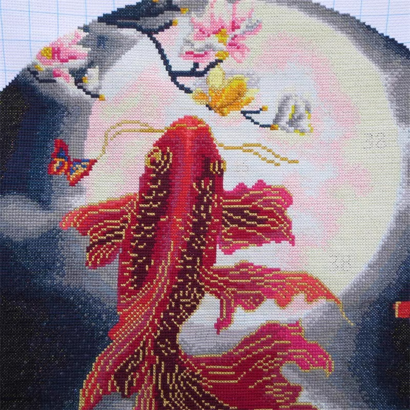 pla-1108 *สินค้าหมด* ชุดปักครอสติช ลายปลาทองใต้เงาจันทร์ (ปักเต็มผืนผ้า ไม่มีเดินเส้น ผ้า11CTพิมพ์ลาย ปัก 3 เส้นเล็ก) ขนาด 60*60 ซม.ผ้าครอสติช 11CTพิมพ์ลายปักบนผ้า ไหมคอตตอน 42 สี ผังลาย เข็ม