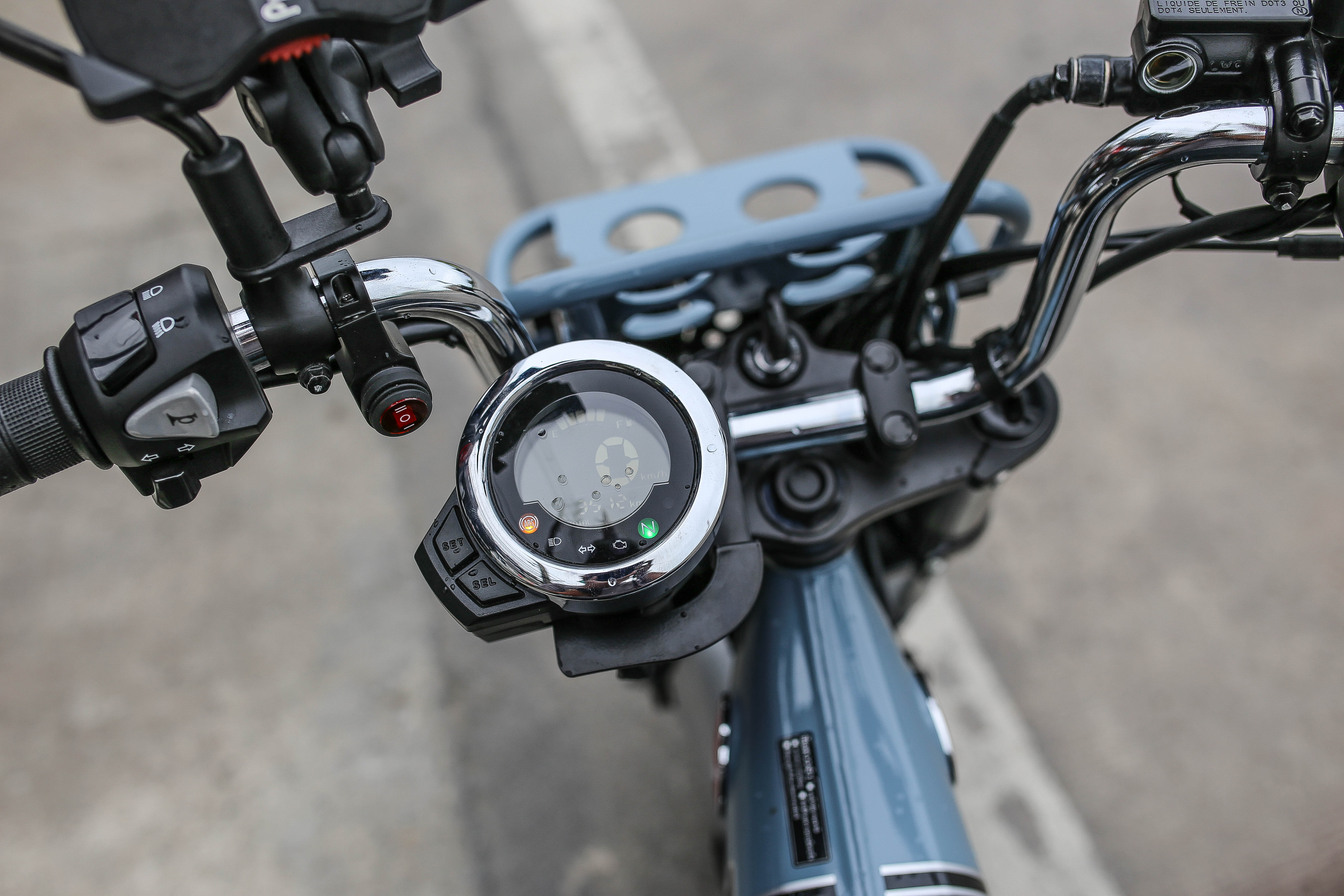 ไฟหน้า Motolord Front head light Kustom Dax125 ราคา6100฿ สีเทา แดง ดำ